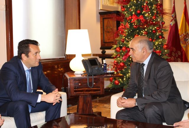 El presidente de la Comunidad, Alberto Garre, recibe al alcalde de Librilla, Javier Montalbán