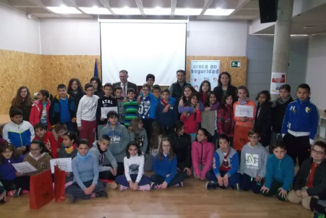 Entrega de los premios del concurso 'Crece en Seguridad' en Librilla