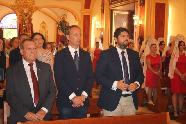 El presidente de la Comunidad asiste a la eucaristía en honor a San Bartolomé Apóstol en Librilla