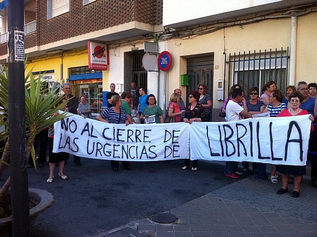 UPrL recuerda los 9 años de la Supresión del Servicio de Urgencias Sanitarias con una Concentración en la puerta del Centro de Salud