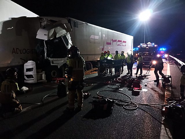 Un camionero herido en accidente ocurrido en la autovía A-7, a la altura de Librilla Un camionero herido en accidente ocurrido en la autovía A-7, a la altura de Librilla